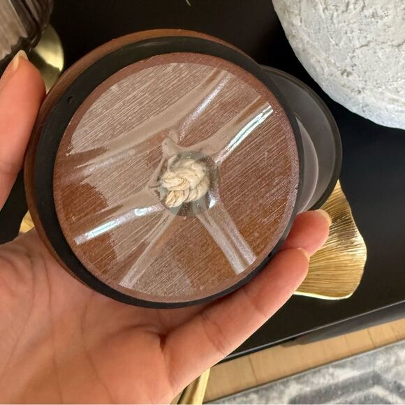 Tinder Flame Wooden Wick  Richly Scented Candle in Sandalwood Myrrh 8 OZ New 3 - Picture 4 of 6